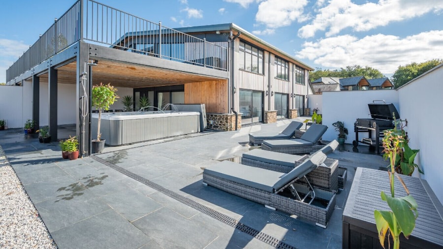 Weekstone Lakes Barn