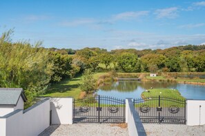 House | 6 bedrooms - Weekstone Lakes Barn (Holsworthy)