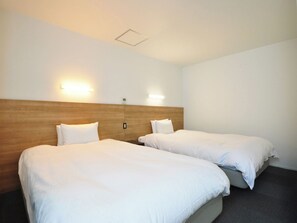 Camera Comfort con 2 letti singoli | Una scrivania, ferro/asse da stiro, Wi-Fi gratuito