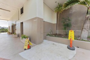 Property grounds - 14F Cute Studio @ Inn On the Park (Honolulu)