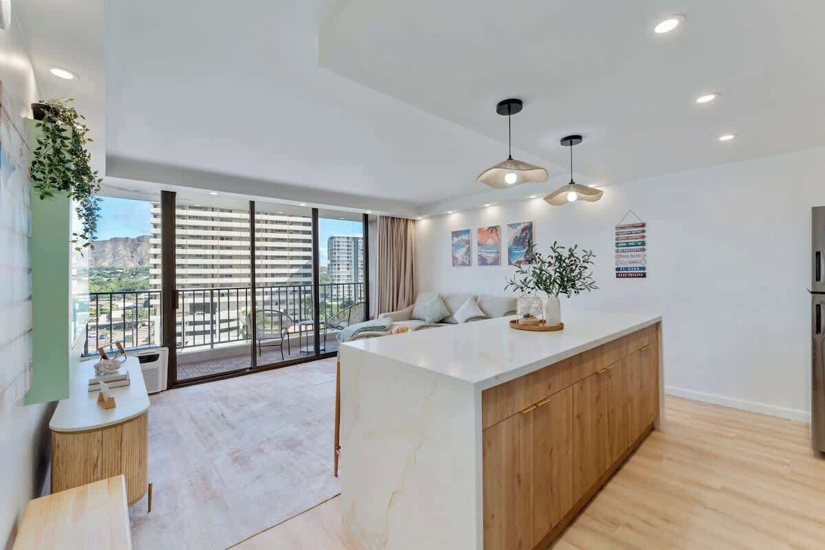 Cute 1bdr Waikiki Banyan with Free Parking!