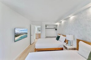 Room - Cute 1bdr Waikiki Banyan with Free Parking! (Honolulu)