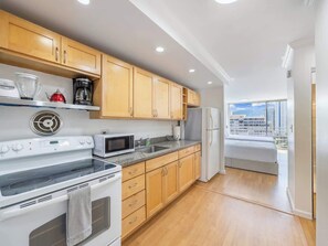 Private kitchen - Clean Bright Studio @ Ilikai Marina (Honolulu)