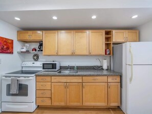 Private kitchen - Clean Bright Studio @ Ilikai Marina (Honolulu)