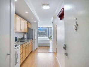 Interior - Clean Bright Studio @ Ilikai Marina (Honolulu)