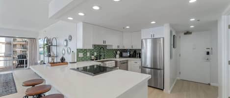 Microwave, oven, dishwasher, cookware/dishes/utensils