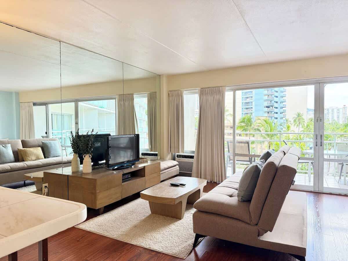 Large Studio with Full Kitchen at Ilikai Hotel