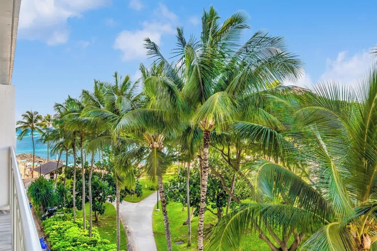 Luxury 2Bed/2Bath Corner Waikiki Shore Condo Unit