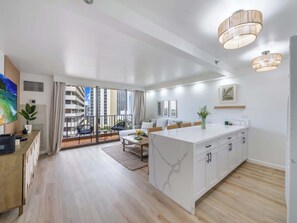Interior - Renovated Clean 1bdrm @ Waikiki Sunset (Honolulu)