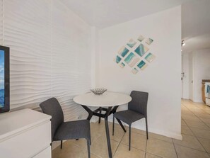 Dining - Studio with Full Kitchen at Ilikai Marina (Honolulu)
