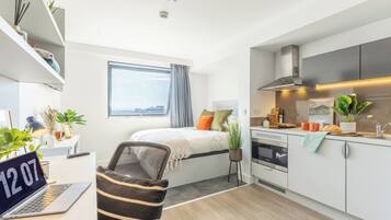 Classic Studio, Non Smoking | Private kitchen | Mini-fridge, oven, stovetop