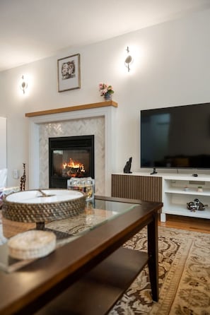 House - Bright Cozy Cottage in the Heart of Dartmouth (Dartmouth)