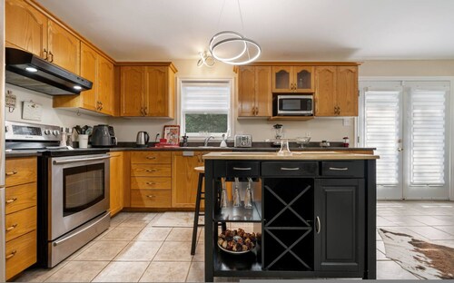 Bright Cozy Cottage in the Heart of Dartmouth