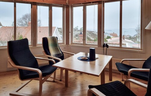 Awesome home in Fiskebäckskil with house sea view