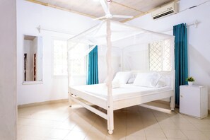 4 bedrooms, iron/ironing board, free WiFi, bed sheets - cozy Garner house heaven Watamu  (Watamu)