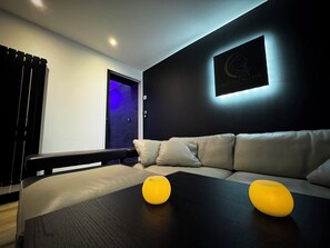 TV - THE MOMENT IS CREATED... Exclusive Loveroom (Oignies)