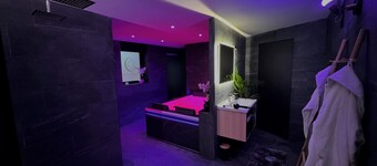 THE MOMENT IS CREATED... Exclusive Loveroom