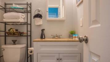 Family Apartment, Mountain View | Bathroom