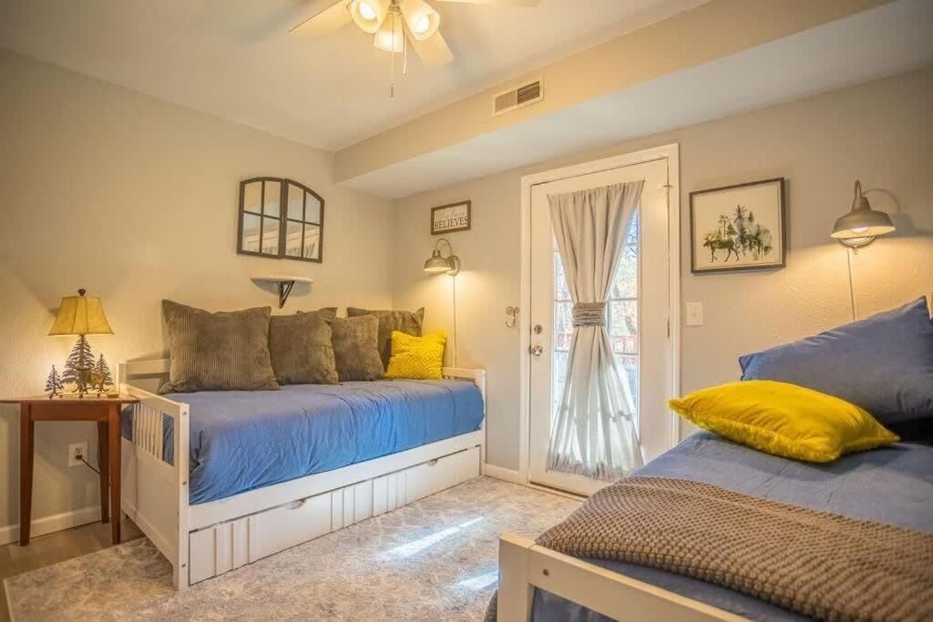 Family Apartment, Mountain View | Iron/ironing board, free WiFi, wheelchair access