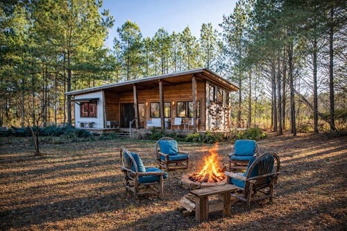 The Avery, Secluded Retreat by Velvet Ditch Villas