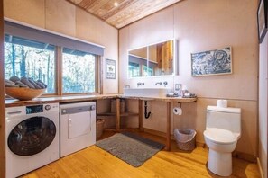 Sèche-cheveux, serviettes fournies