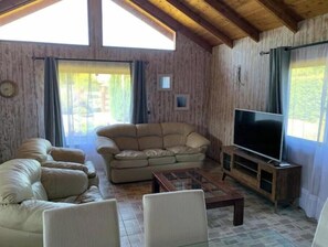 Living area - House 5 minutes from the center and beach of Pucón. (Pucon)
