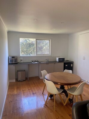 Dining - Country cottage in the heart of the Yarra Valley (Seville)