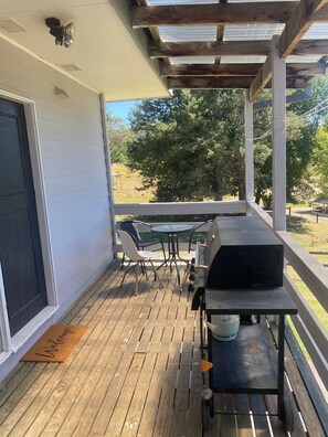 Outdoor dining - Country cottage in the heart of the Yarra Valley (Seville)