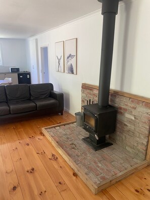 Interior - Country cottage in the heart of the Yarra Valley (Seville)