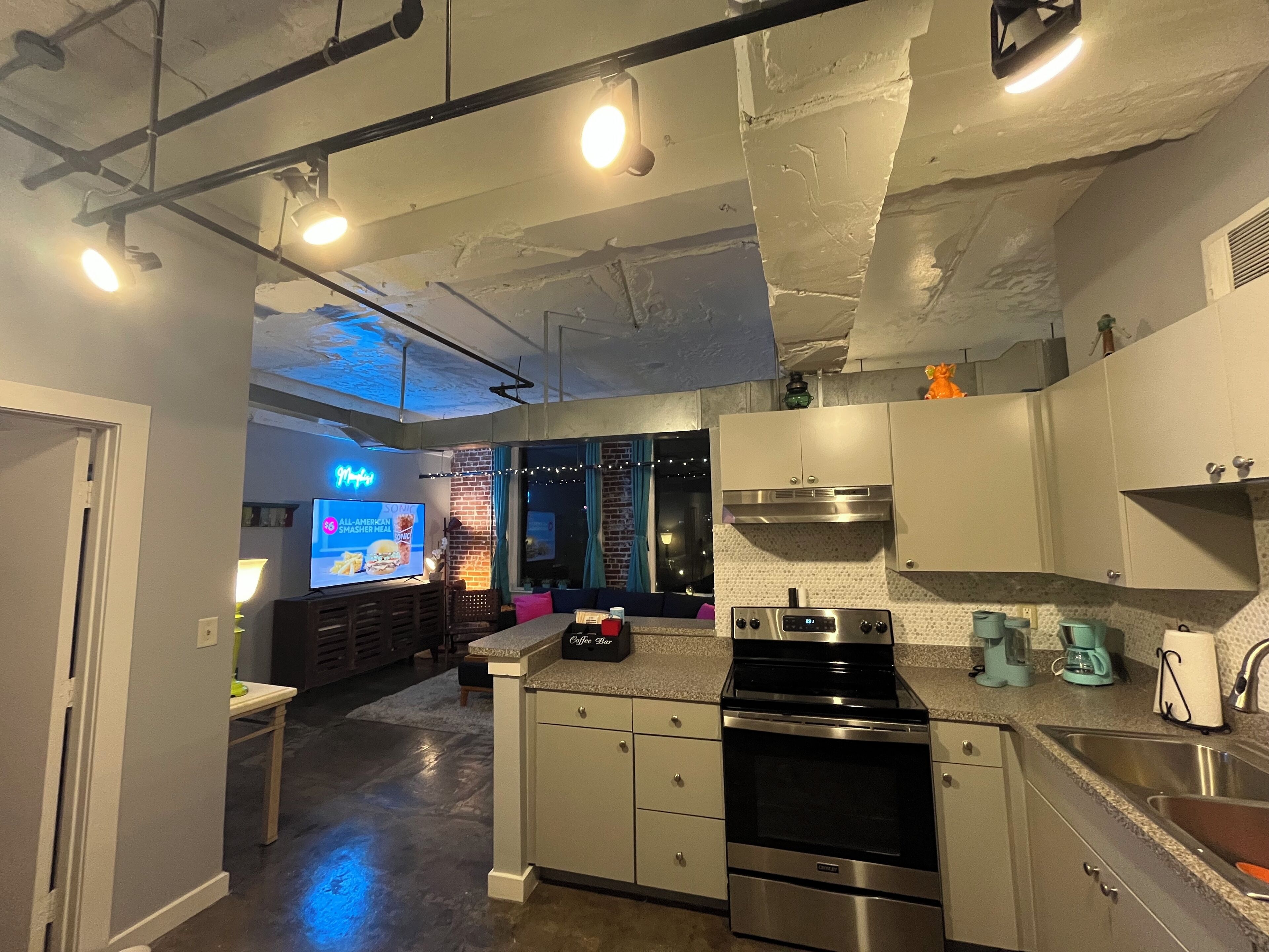 雪櫃、微波爐、焗爐、爐具