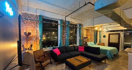 Urban Forge Loft! Walk to Beale St, Fed Ex Forum, The Peabody, etc. Free parking