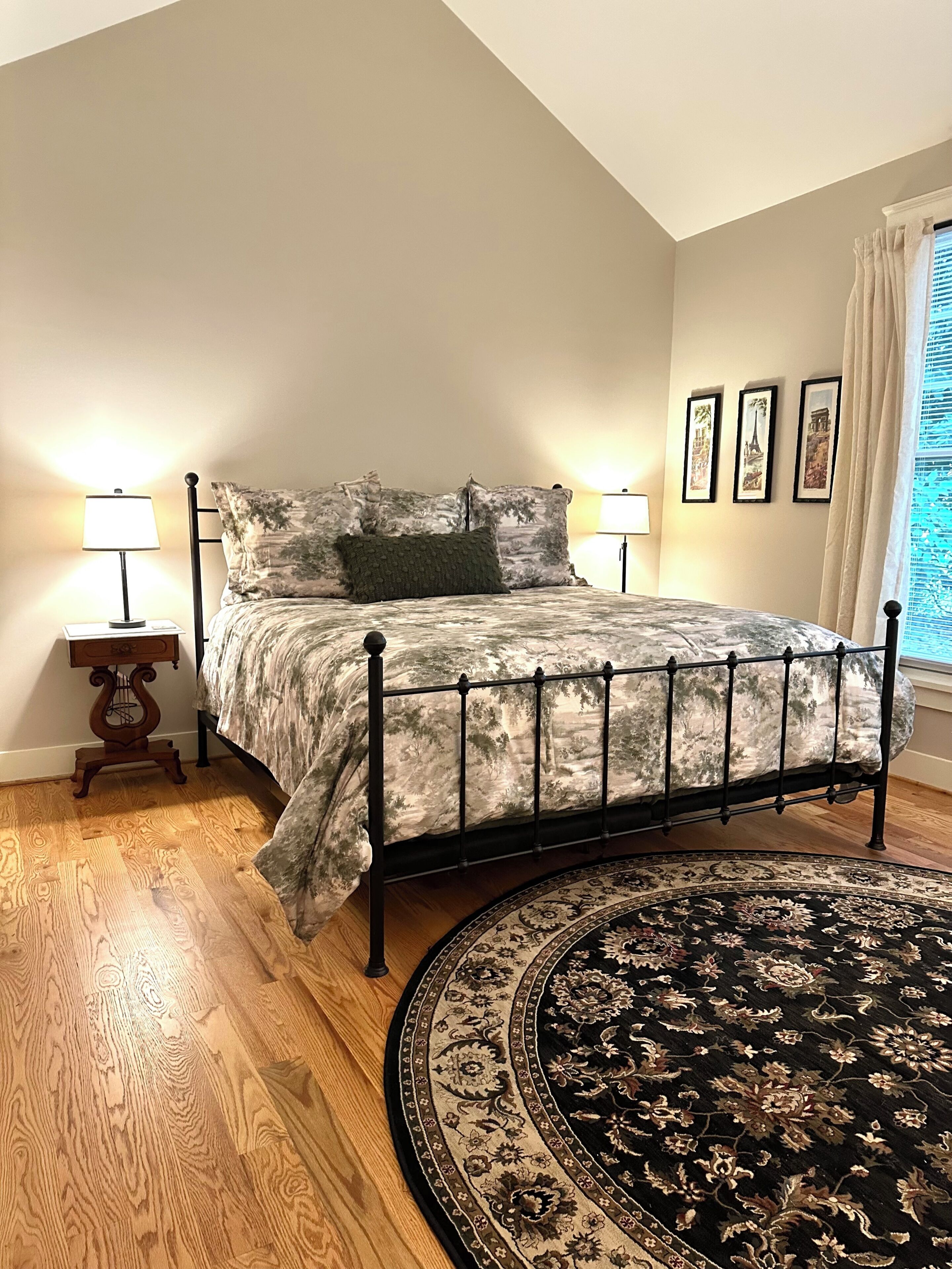 2 habitaciones, tabla de planchar con plancha, wifi y ropa de cama 