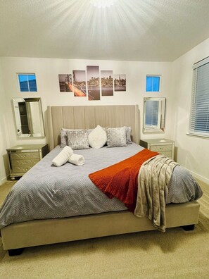 3 bedrooms, desk, iron/ironing board, free WiFi