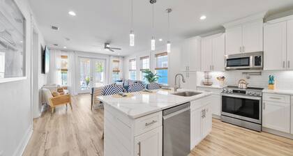 Chic Shack | Private Heatable Pool | Pet Friendly | Walk to Beach | Golf Cart and 4 bikes included
