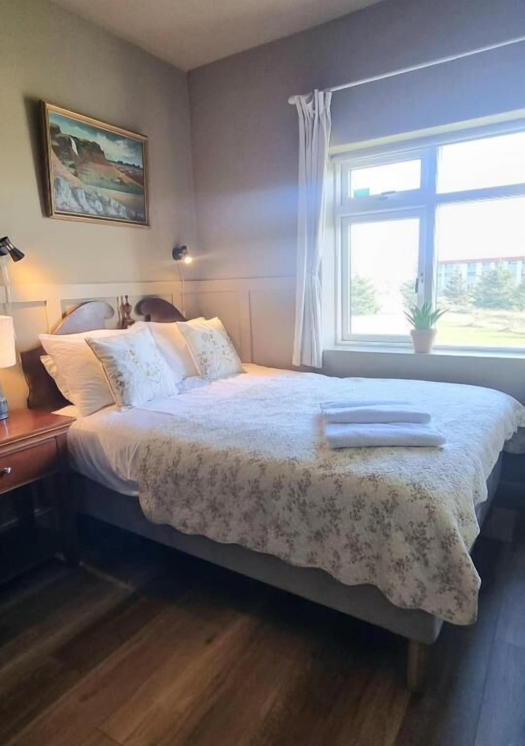 Blackout drapes, free WiFi, wheelchair access