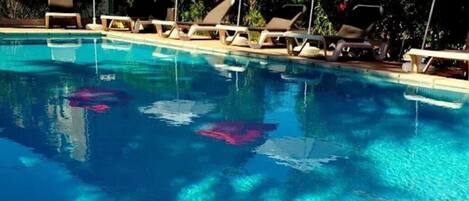 Seasonal outdoor pool