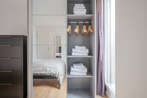 Iron/ironing board, WiFi, bed sheets - Blueground | Wollishofen, terrace, nr Lake Zürich (Zurich)