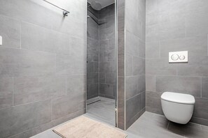 Hair dryer, towels - Blueground | Wollishofen, terrace, nr Lake Zürich (Zurich)