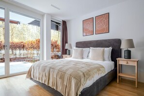 Tabla de planchar con plancha, wifi y ropa de cama 