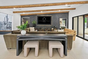 Lobby - NEW 9BR+Casita Luxury Estate | Heated Pool, Hot Tub & Sport Court (Scottsdale)