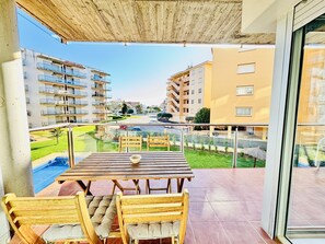 Outdoor dining - Mestral 1-4- Apartment with terrace, swimming pool and parking lot (Roses)
