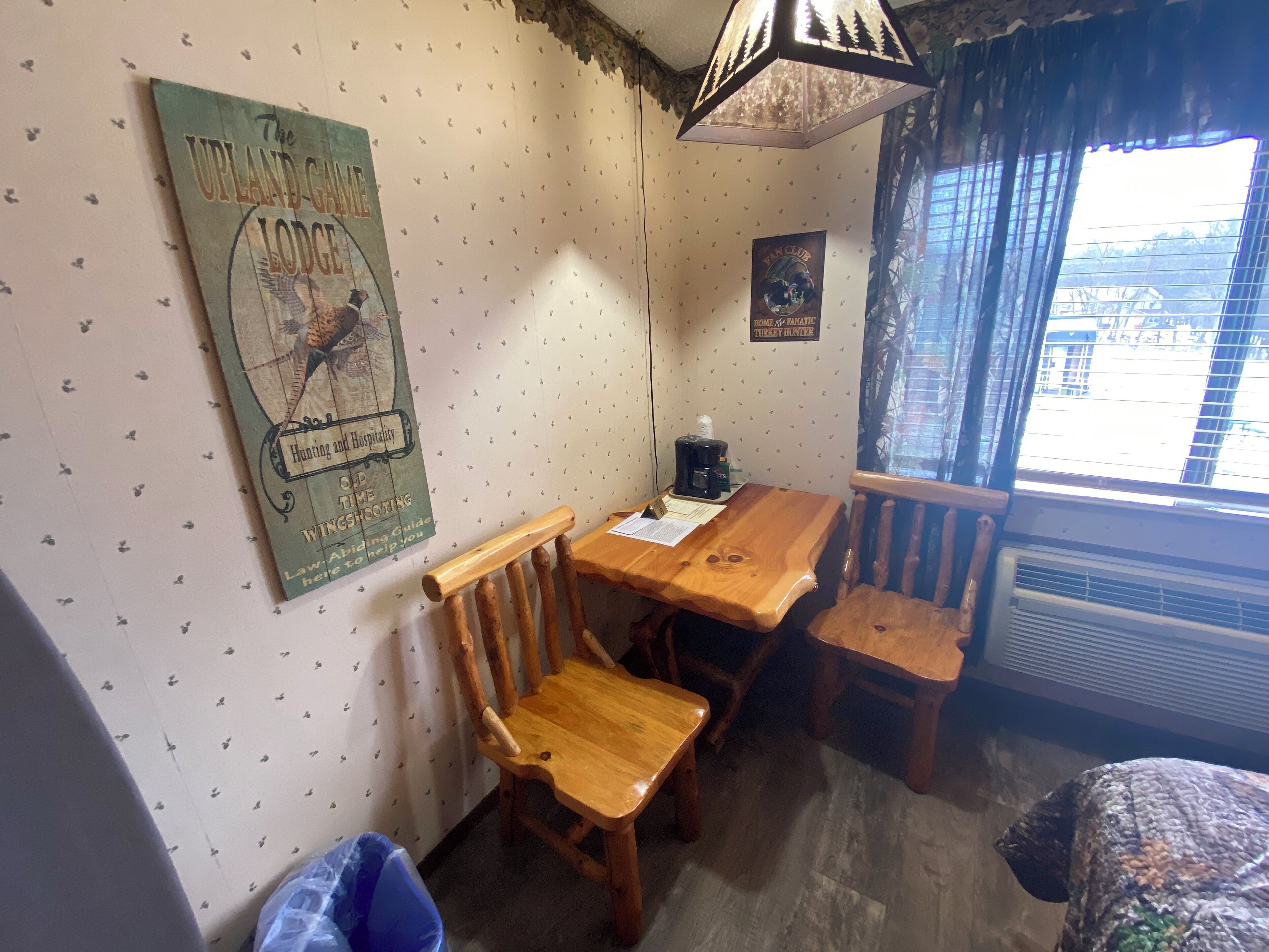 THE LODGE (CAMO)  2 QUEEN BED | Blackout drapes, iron/ironing board, free WiFi, bed sheets