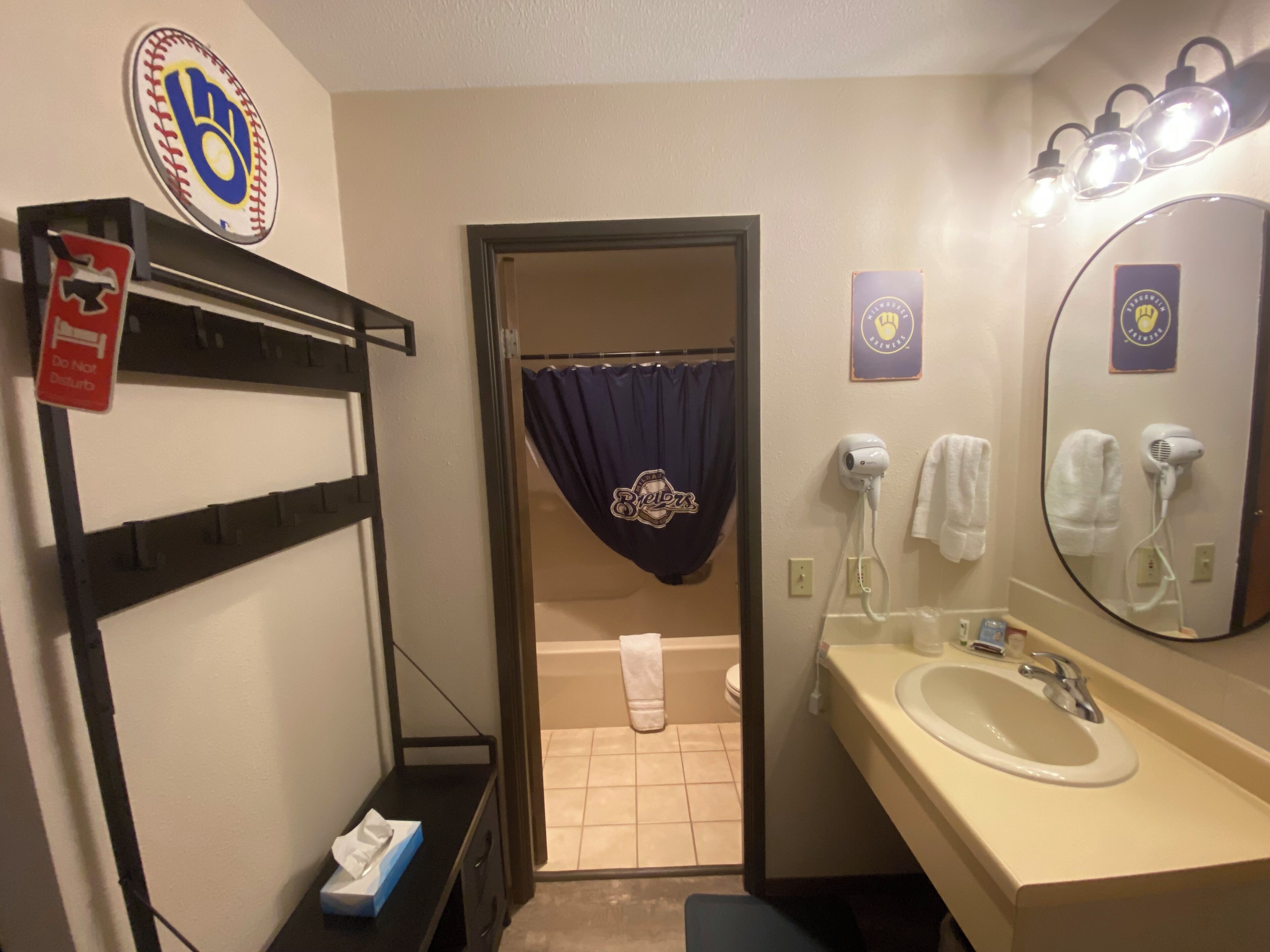 Habitación estándar | Baño | Ducha y bañera combinadas, secador de pelo y toallas