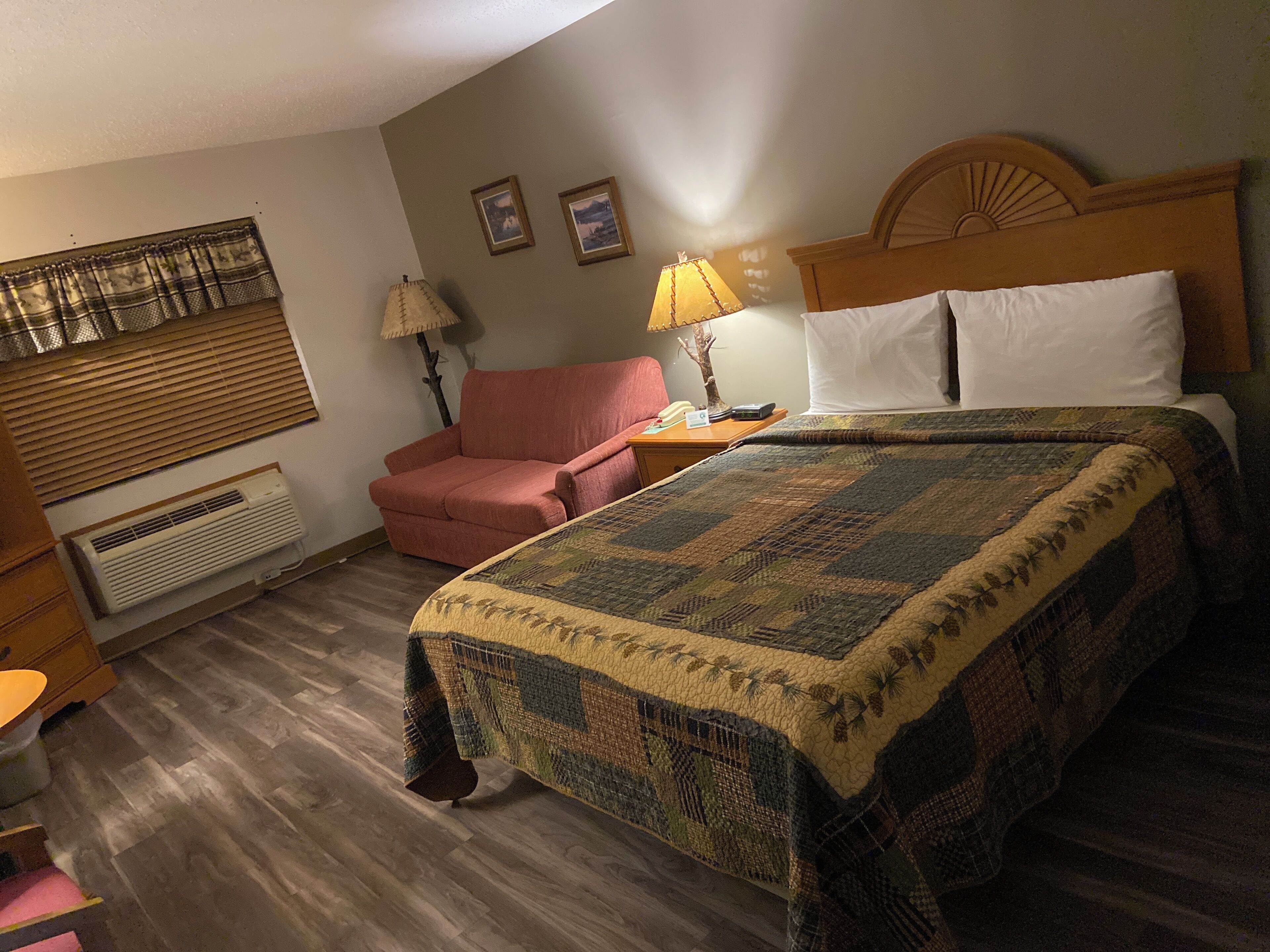 Standard Single Room | Blackout drapes, iron/ironing board, free WiFi