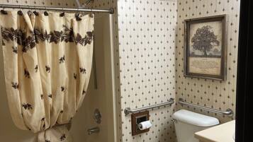 Standard Single Room | Bathroom | Combined shower/tub, hair dryer, towels