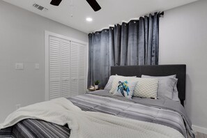2 bedrooms, iron/ironing board, free WiFi, bed sheets - Charming 2BR Home w heated pool in Clearwater, perfect for 5 guests near the beach! (Clearwater)