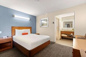 Iron/ironing board, WiFi, bed sheets - Have a Super Good Night's Rest at the Good Nite Inn Freemont for your Super Bowl (Fremont)