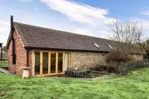 Exterior - Boasting spectacular views across open countryside, Long Barn is perfect for couples who wish to esc (Ludlow)