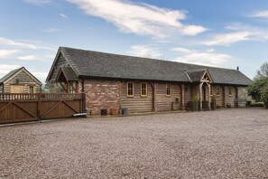 Exterior - Boasting spectacular views across open countryside, Long Barn is perfect for couples who wish to esc (Ludlow)