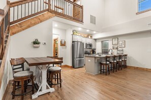 Dining - Longbranch Lodge | Lakeside Tall Timbers Camp Home Near Pools & Lake (Hollister)